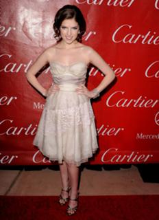 Anna Kendrick feet photo thumbnail