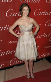 Anna Kendrick feet photo thumbnail