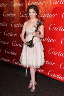 Anna Kendrick feet photo thumbnail