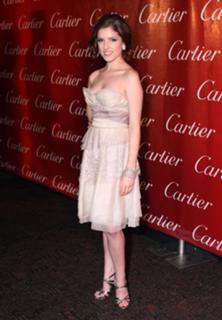 Anna Kendrick feet photo thumbnail