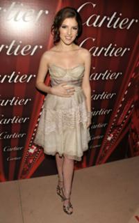 Anna Kendrick feet photo thumbnail