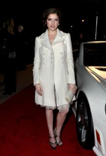 Anna Kendrick feet photo thumbnail