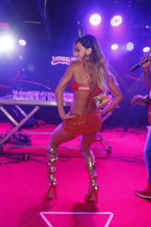 Sabrina Sato feet photo thumbnail