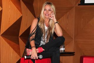 Adriane Galisteu feet photo thumbnail