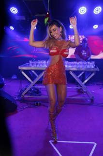 Sabrina Sato feet photo thumbnail