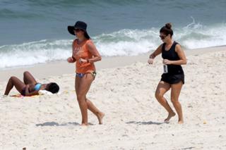 Giovanna Antonelli feet photo thumbnail