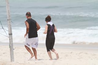 Giovanna Antonelli feet photo thumbnail
