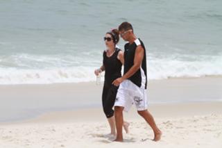 Giovanna Antonelli feet photo thumbnail