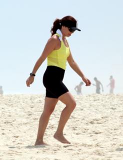 Giovanna Antonelli feet photo thumbnail