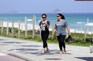 Giovanna Antonelli feet photo thumbnail