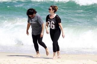 Giovanna Antonelli feet photo thumbnail