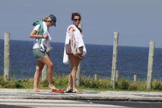 Giovanna Antonelli feet photo thumbnail