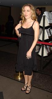 Gillian Anderson feet photo thumbnail
