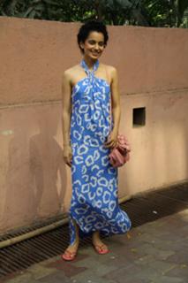 Kangana Ranaut feet photo thumbnail