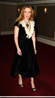 Gillian Anderson feet photo thumbnail