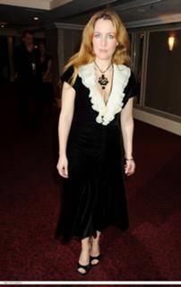 Gillian Anderson feet photo thumbnail