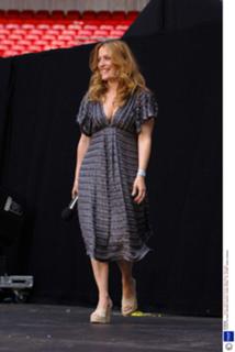 Gillian Anderson feet photo thumbnail