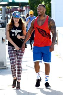 Kelly Brook feet photo thumbnail