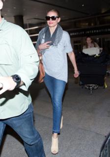 Cameron Diaz feet photo thumbnail
