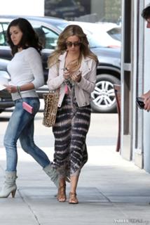 Ashley Tisdale feet photo thumbnail
