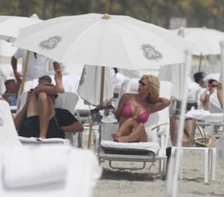 Victoria Silvstedt feet photo thumbnail