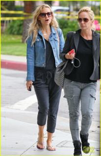 Kate Hudson feet photo thumbnail