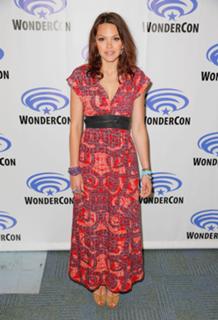 Aimee Teegarden feet photo thumbnail