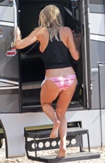 LeAnn Rimes feet photo thumbnail