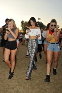 Kendall Jenner feet photo thumbnail