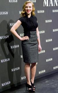Scarlett Johansson feet photo thumbnail