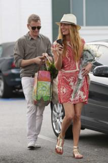 Cat Deeley feet photo thumbnail