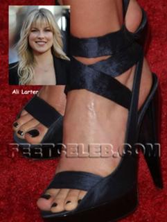 Ali Larter feet photo thumbnail