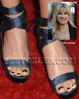 Ali Larter feet photo thumbnail