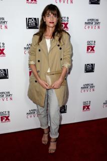 Amanda Peet feet photo thumbnail