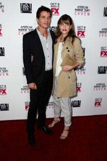 Amanda Peet feet photo thumbnail