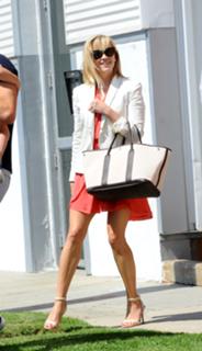 Reese Witherspoon feet photo thumbnail