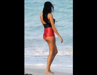 Nabilla Benattia feet photo thumbnail