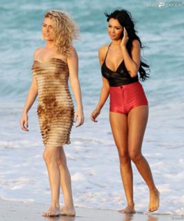 Nabilla Benattia feet photo thumbnail