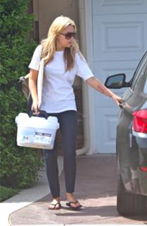 Amanda Bynes feet photo thumbnail