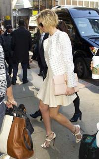 Jennifer Lawrence feet photo thumbnail