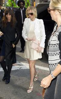 Jennifer Lawrence feet photo thumbnail