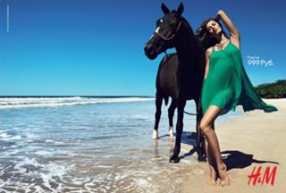 Gisele Bündchen feet photo thumbnail