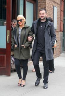 Christina Aguilera feet photo thumbnail