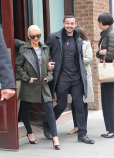 Christina Aguilera feet photo thumbnail