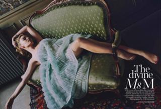 Kylie Minogue feet photo thumbnail