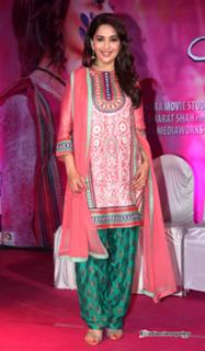 Madhuri Dixit feet photo thumbnail