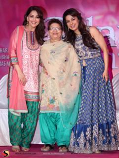 Madhuri Dixit feet photo thumbnail