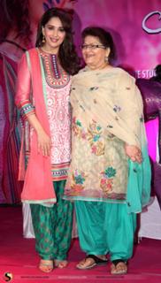 Madhuri Dixit feet photo thumbnail