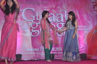 Madhuri Dixit feet photo thumbnail