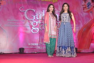 Madhuri Dixit feet photo thumbnail